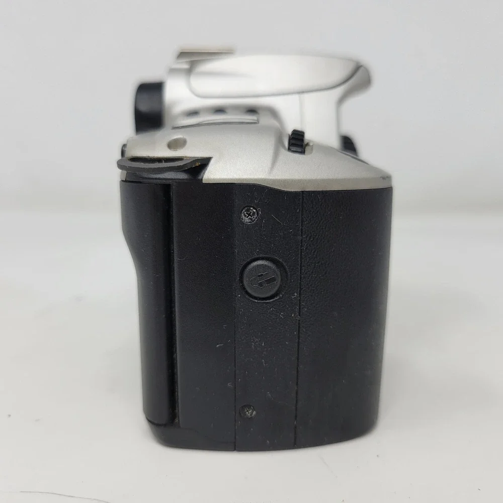 Canon EOS Rebel 2000 35mm SLR Film Camera Body Silver Black